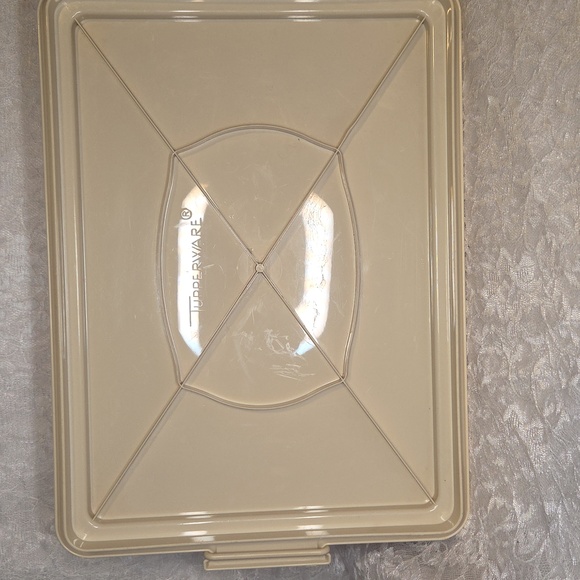 Tupperware: Cake Keeper Container - Picture 3 of 6